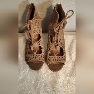 Like new heel boots